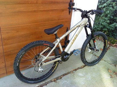 DUNCON PITBULL 06 + MARZOCCHI JUNIOR 06