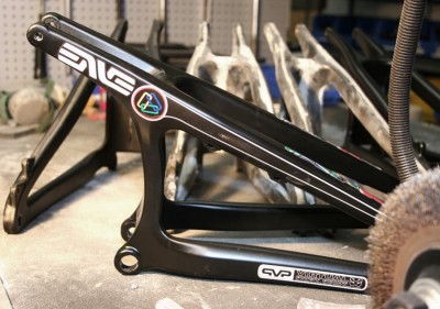 santa-cruz-enve-carbon-prototype-swingarm12.jpg