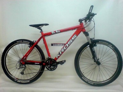 tak wygląda model A6. Logo na moim rowerze jest na bocznej ściance ramy pod siodełkiem, zamiast logo z przodu pod kierownicą jest naklejka ROCK SHOX.