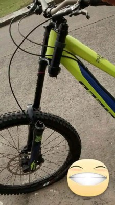 :D może rider był zbyt lekki i chciał żeby ten boxx był bardziej miękki więc uwalił jedną lage? Kto wie? :D